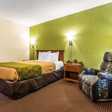 Econo Lodge Елизабет Сити Екстериор снимка
