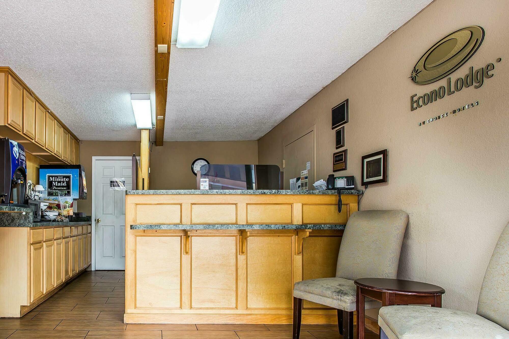 Econo Lodge Елизабет Сити Екстериор снимка